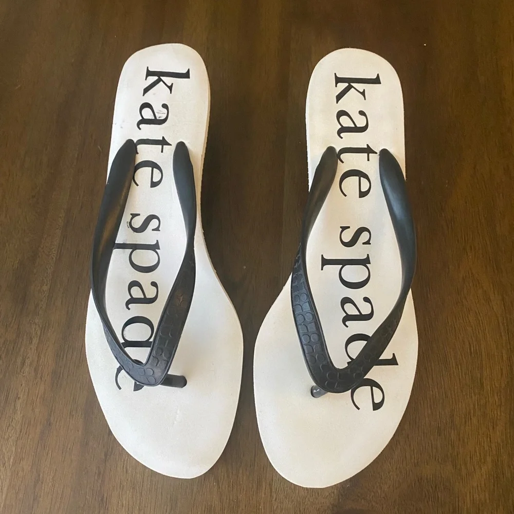 Kate Spade New York Black & White Sandals Sculpted  Round KittenHeel Y2k Size 10